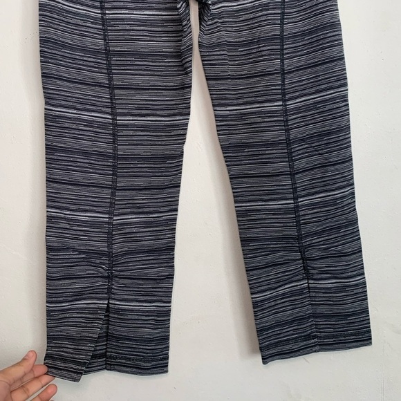 Lululemon Gather & Crow Crops Cropped Capri Leggings, Black & Gray, size 4 - Picture 10 of 10